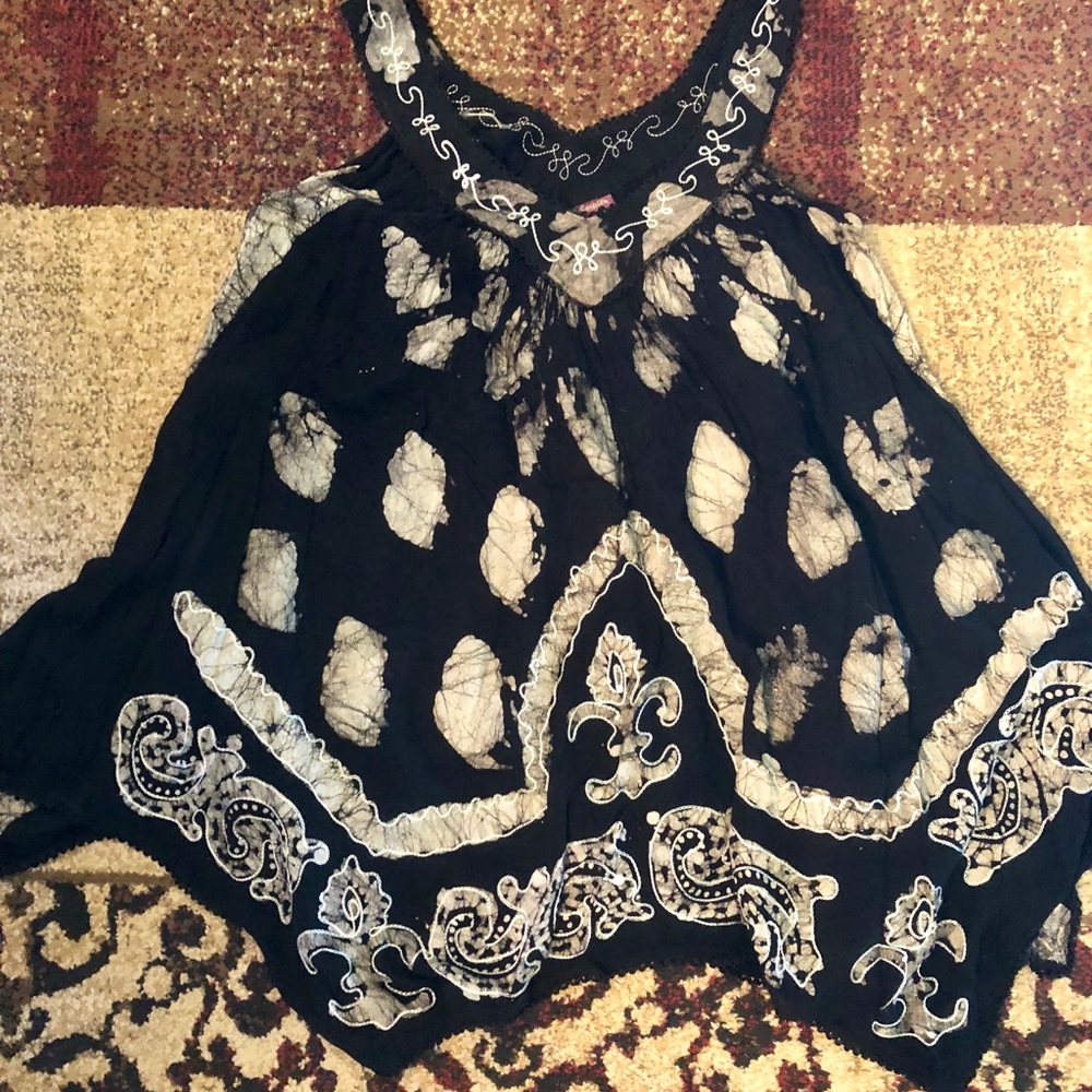 Great sleeveless tunic